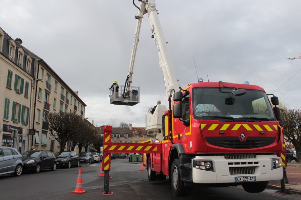 Location fourgon nacelle : un équipement dédié au travail ...